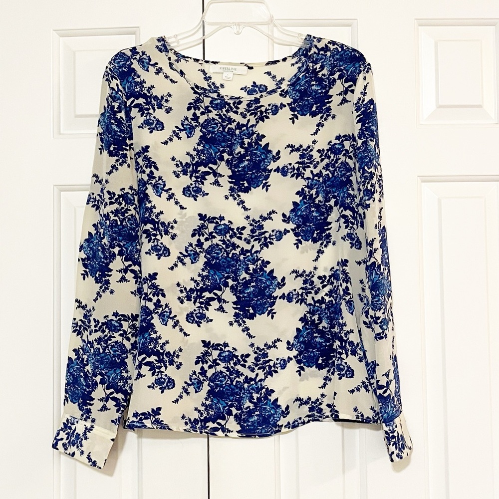 Piperlime Collection Ivory & Blue Floral 100% Silk Blouse. Size Women's Large